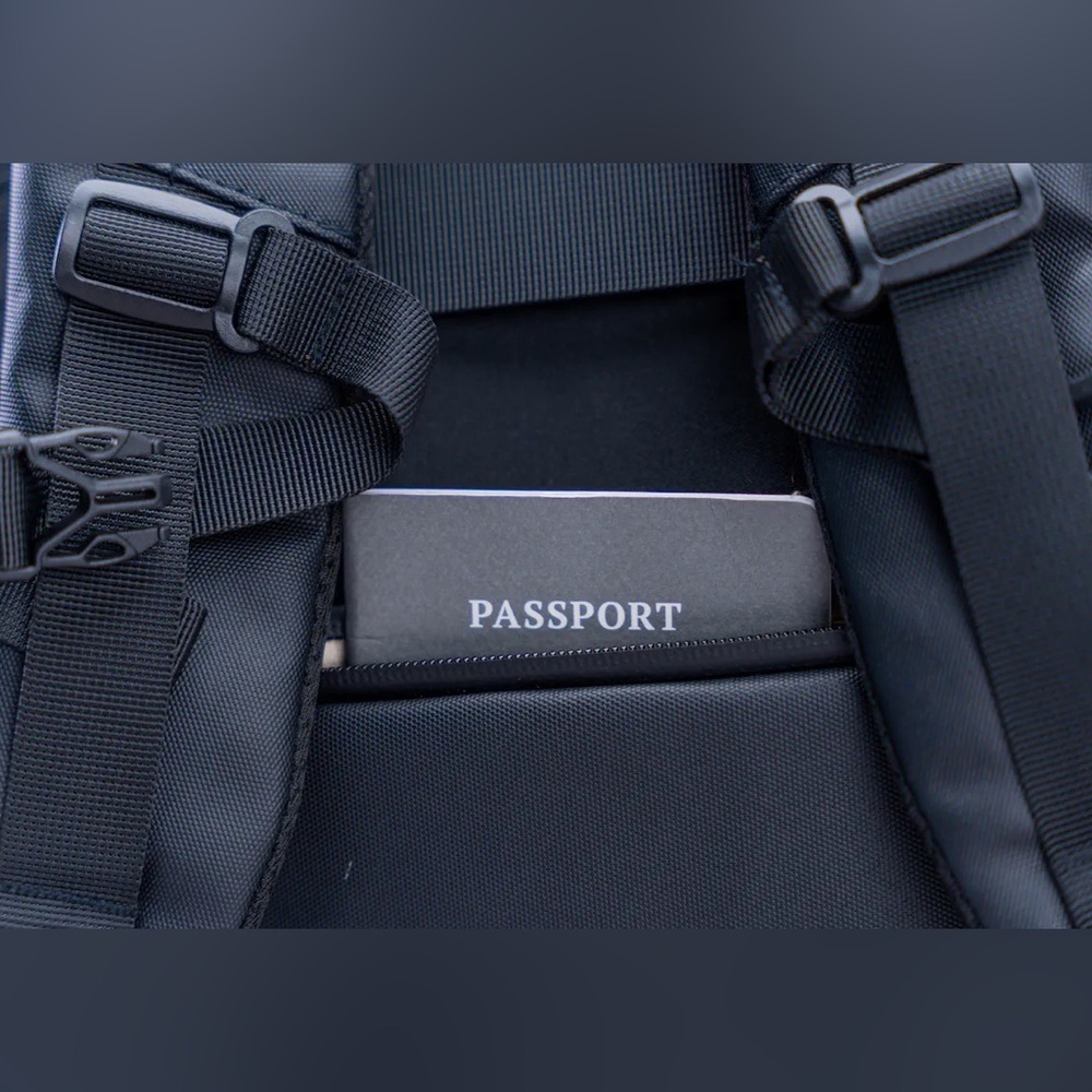 Mint The Ridge Commuter Weatherproof RFID Backpack, used 1x - Picture 6 of 16